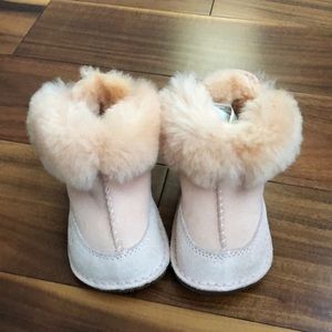UGG PINK BOO # 5206 LACE BACK SHEEPSKIN GUM SOLE BOOTS SIZE SMALL EUC